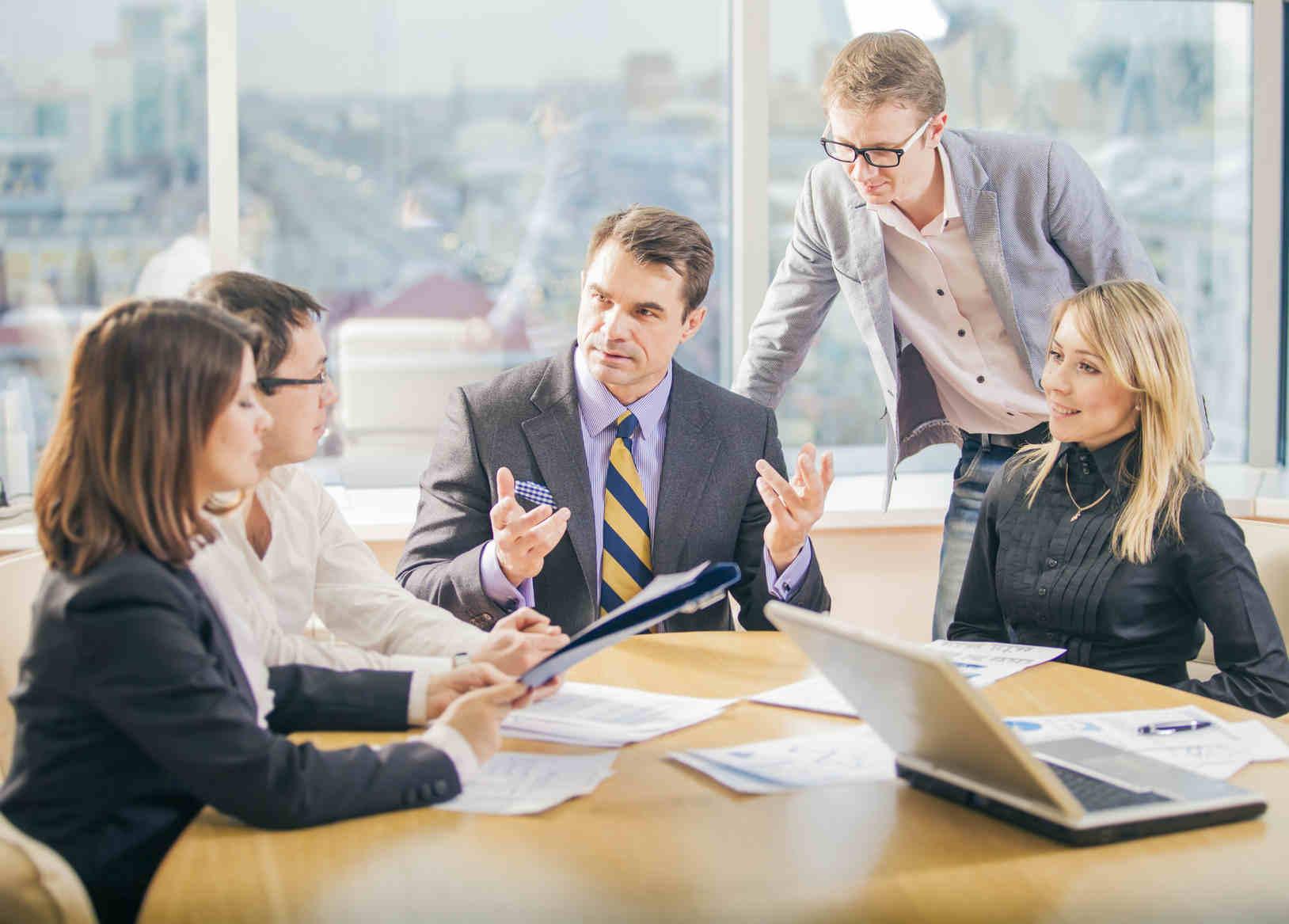 Imagen destacada: Ventajas de realizar una buena toma de decisiones en tu empresa