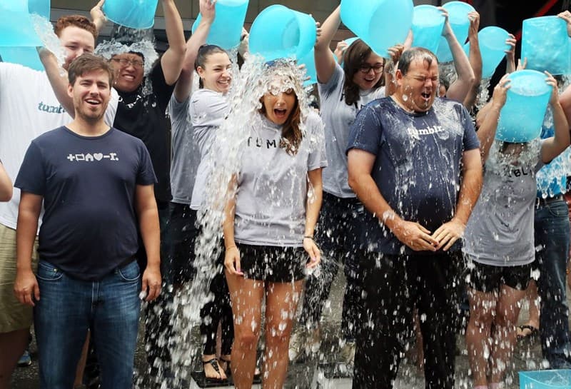 Imagen destacada: El Fenómeno del Ice Bucket Challenge
