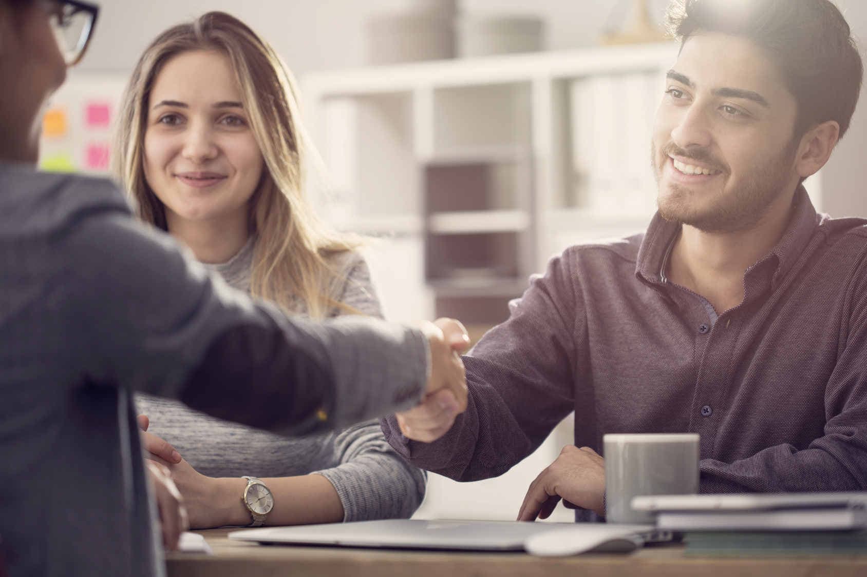 Imagen destacada: Cómo mejorar la atención a los clientes de tu empresa