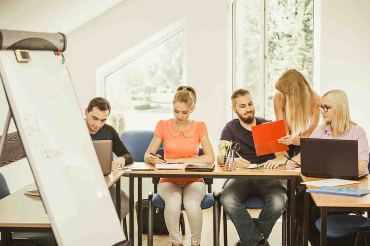 4 maneras de capacitar a los vendedores de tu negocio