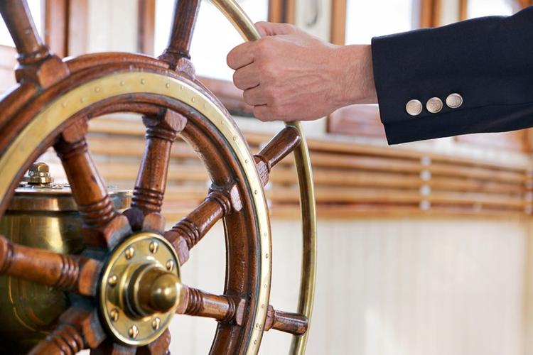 ¿Qué hacer al ceder el timón de la empresa familiar?