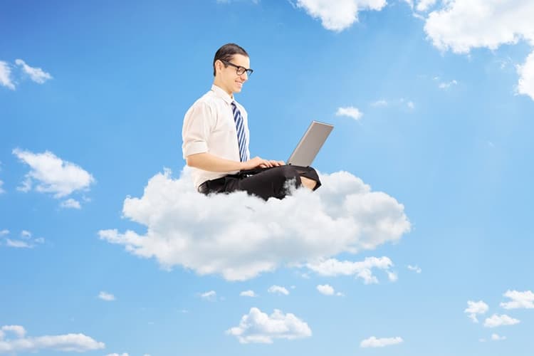 Subirse a la nube, o quedarse en tierra