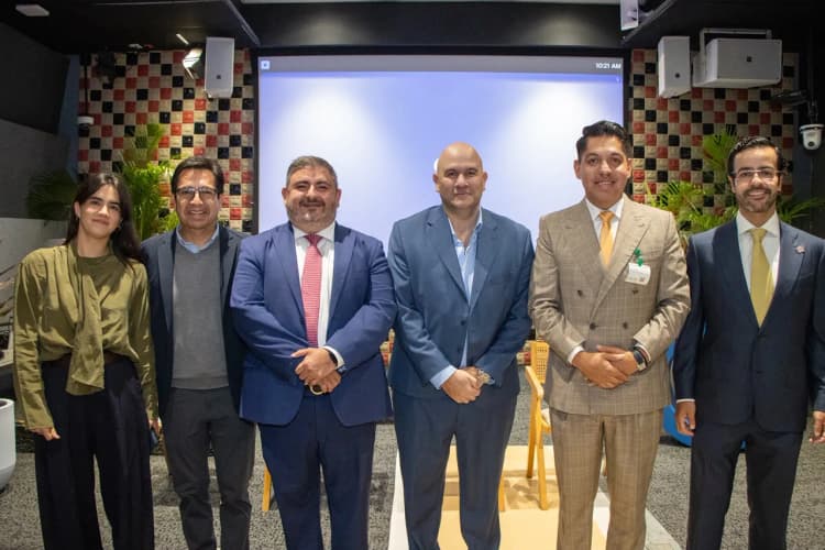 LA REVOLUCIÓN DE LA IA LLEGA A LAS PYMES MEXICANAS: GOOGLE APUESTA MILLONES Y CLICKBALANCE ESTUVO AHÍ